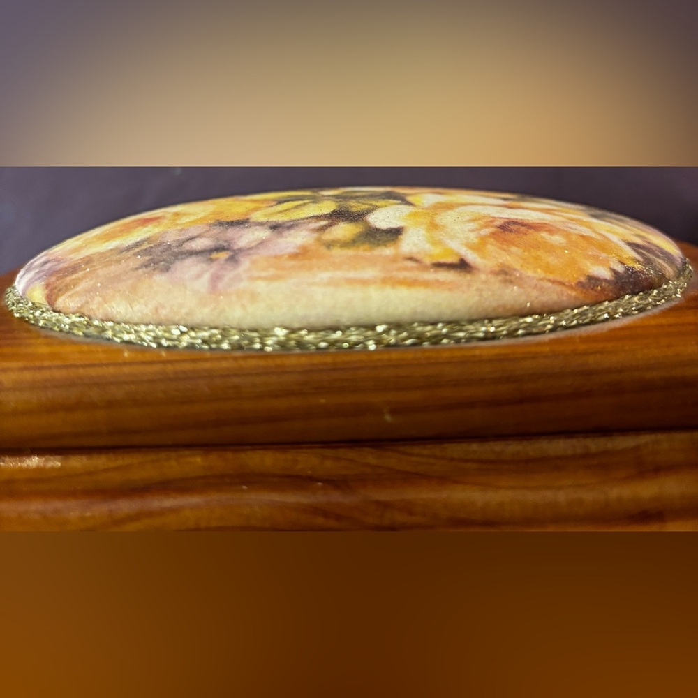 Vintage 1960s Aromatic Cedar Jewelry Box - Textured Resin Floral Lid - MCM - Picture 8 of 8